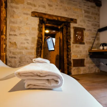 Erika Aparthotel 2*